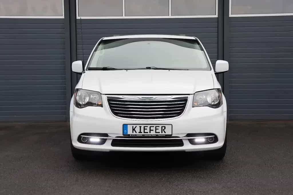Chrysler Voyager V6/AHK/LPG/7-Sitzen/KAMERA/DVD/AMBIE/R17 12/2015-photo-1