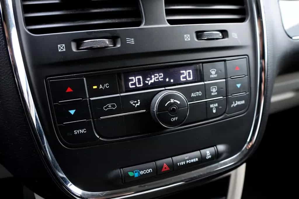 Chrysler Voyager V6/AHK/LPG/7-Sitzen/KAMERA/DVD/AMBIE/R17 12/2015-photo-21