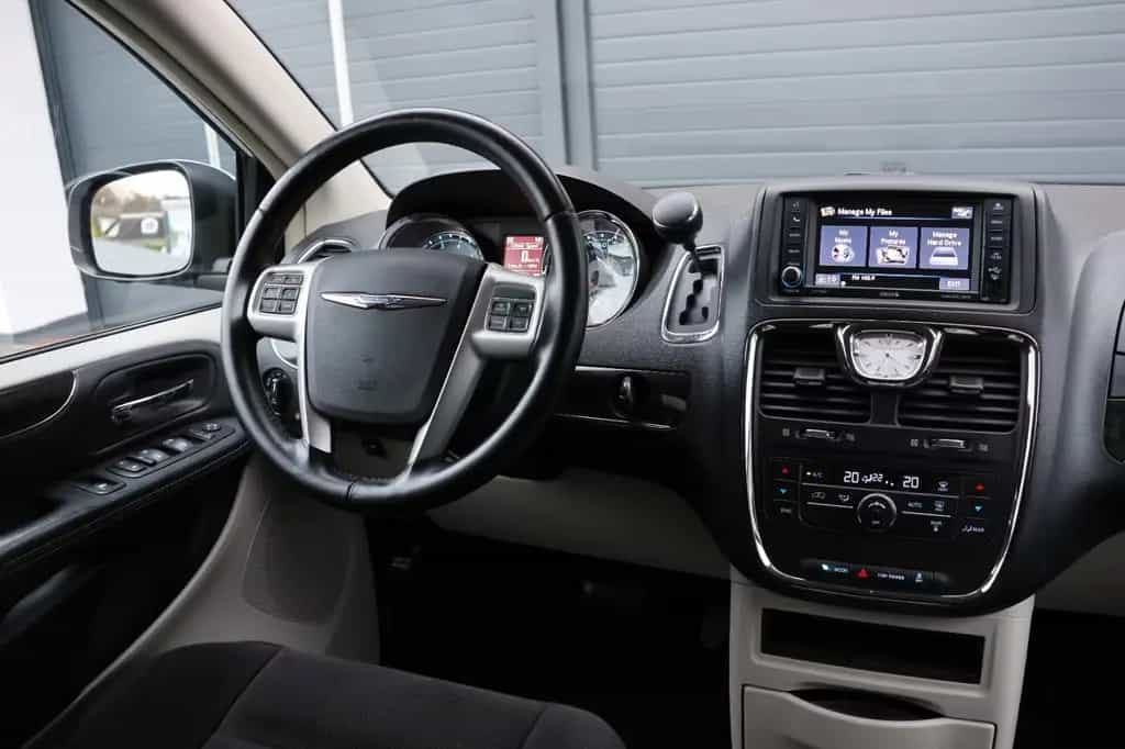 Chrysler Voyager V6/AHK/LPG/7-Sitzen/KAMERA/DVD/AMBIE/R17 12/2015-photo-24