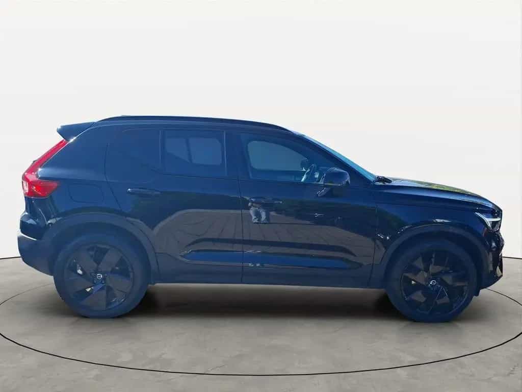 Volvo XC40 B3 Black Edition Plus 360° AHK PANO H/K LED 04/2025-photo-1