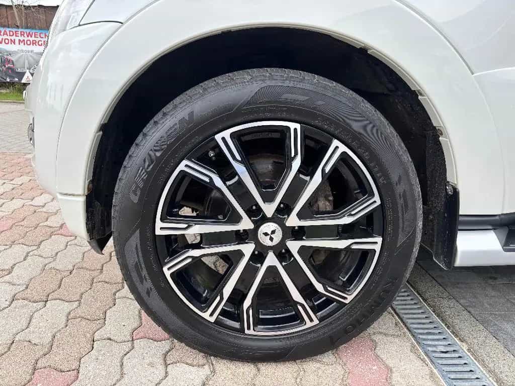 Mitsubishi Pajero 5-TFinal Edition 3.2 DI-D AT*STANDHEIZUNG 08/2018-photo-3