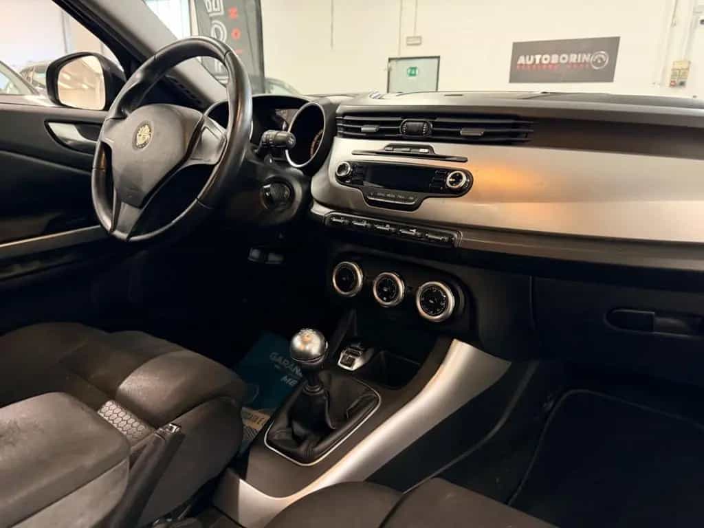 Alfa Romeo Giulietta 1.4 Turbo 105 CV Progressio 04/2012-photo-14