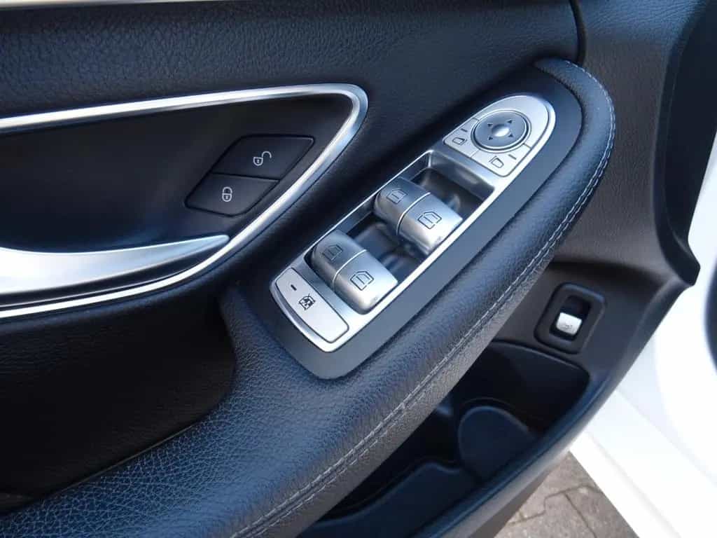 Mercedes-Benz C 180 T AMG LED NAVI LEDER PDC SHZ BLUET. 09/2015-photo-25