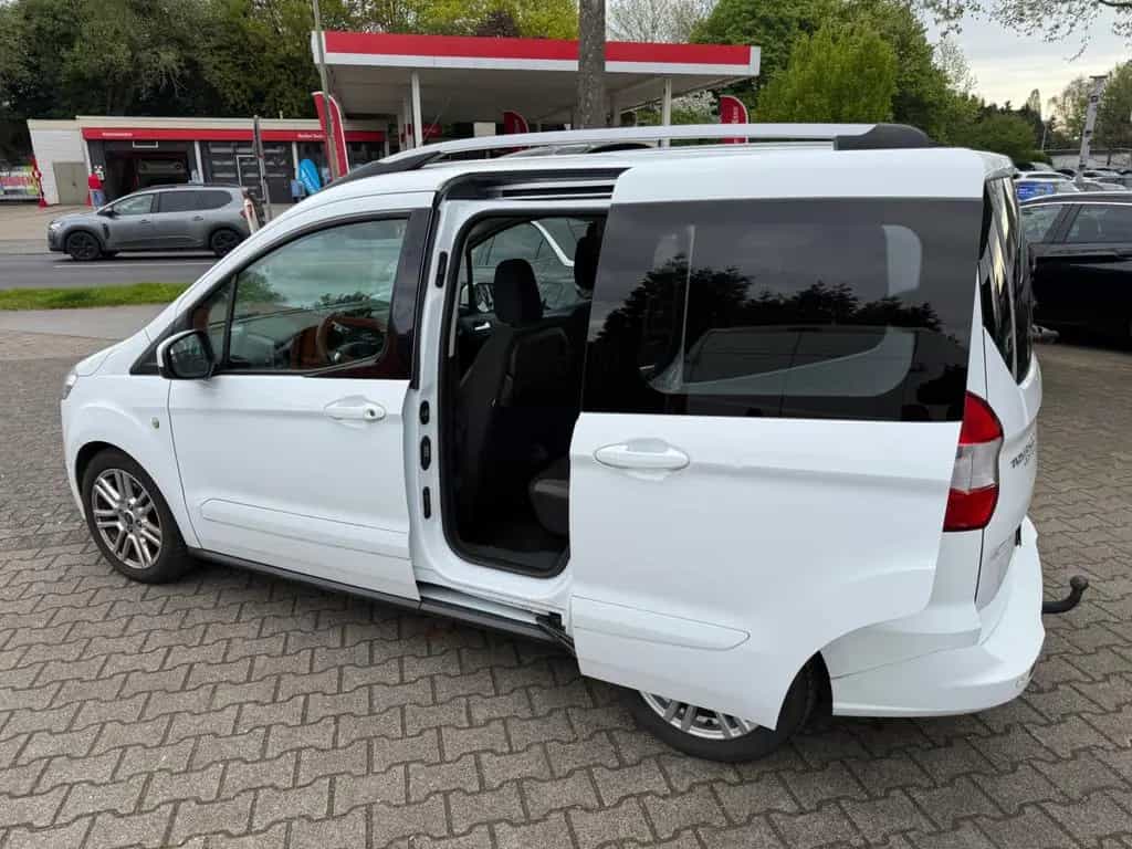 Ford Tourneo Courier Titanium 03/2015-photo-9