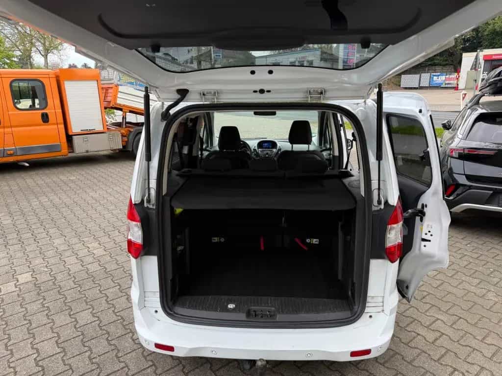 Ford Tourneo Courier Titanium 03/2015-photo-10