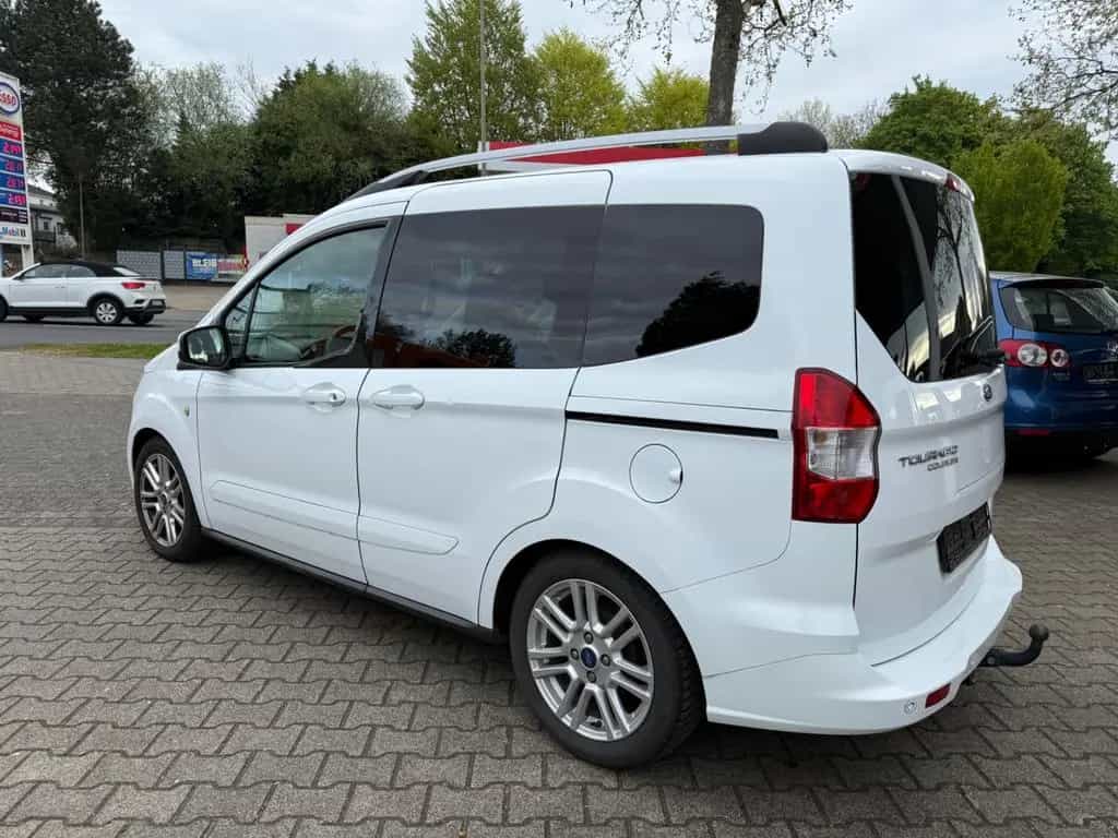 Ford Tourneo Courier Titanium 03/2015-photo-1