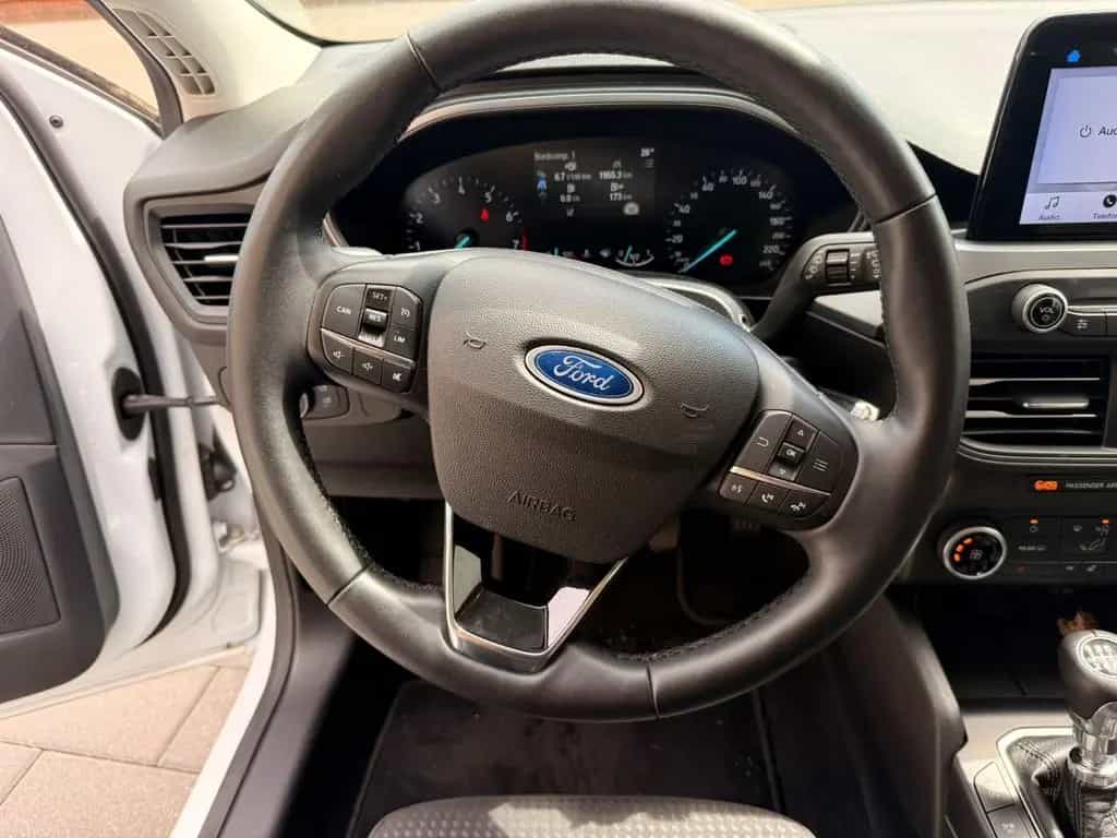 Ford Focus 1,0 EcoBoost 74kW Cool & Connect Turni... 02/2023-photo-2