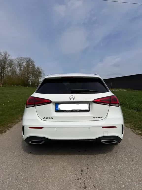 Mercedes-Benz A-Class 250 4MATIC DCT - 11/2019-photo-2