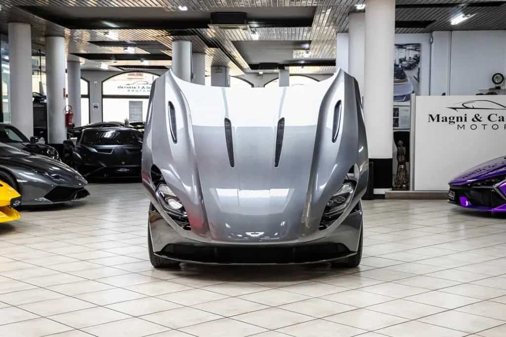 Aston Martin DB11 V12 AMR - Carbon - Bang & Olufsen 03/2017-photo-11