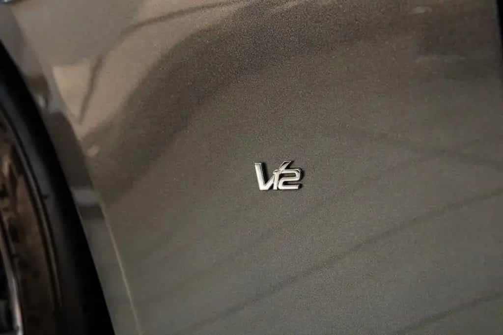 Aston Martin DB11 V12 AMR - Carbon - Bang & Olufsen 03/2017-photo-12