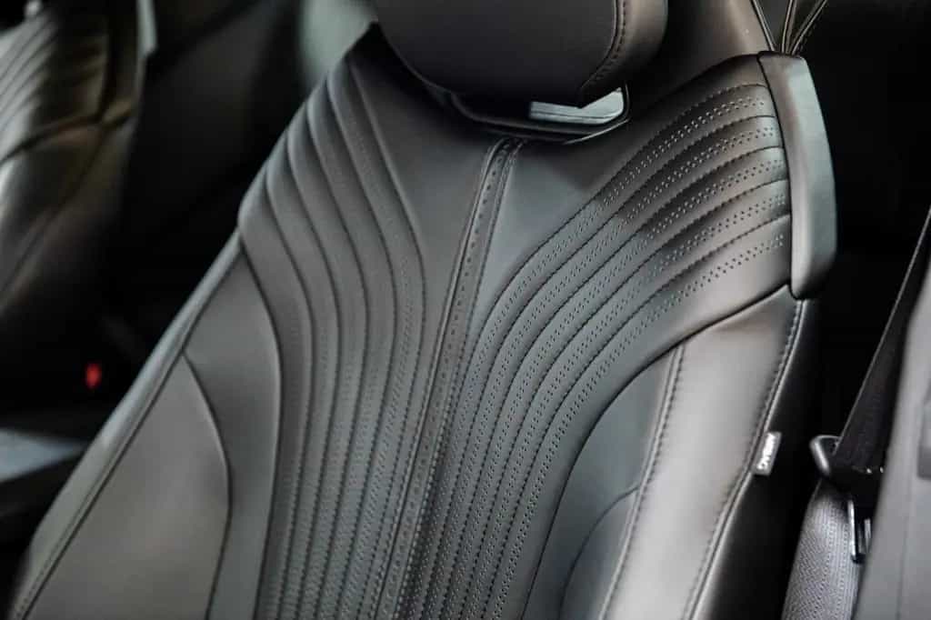 Aston Martin DB11 V12 AMR - Carbon - Bang & Olufsen 03/2017-photo-18