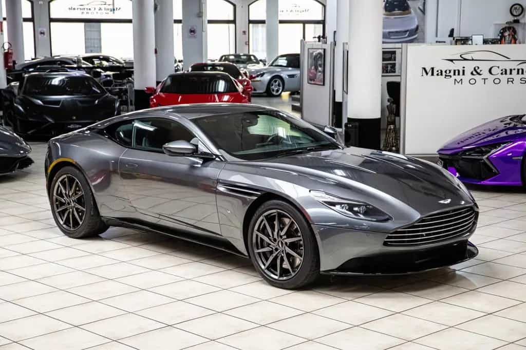 Aston Martin DB11 V12 AMR - Carbon - Bang & Olufsen 03/2017-photo-2