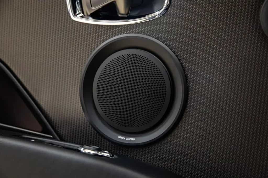 Aston Martin DB11 V12 AMR - Carbon - Bang & Olufsen 03/2017-photo-21