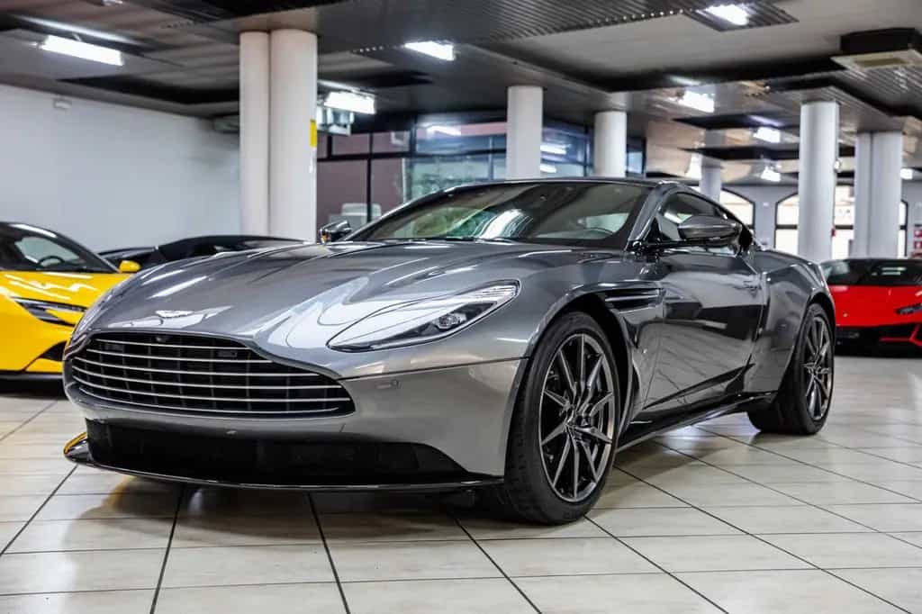 Aston Martin DB11 V12 AMR - Carbon - Bang & Olufsen 03/2017-photo-5