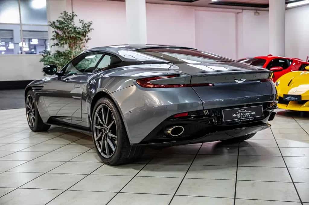 Aston Martin DB11 V12 AMR - Carbon - Bang & Olufsen 03/2017-photo-7