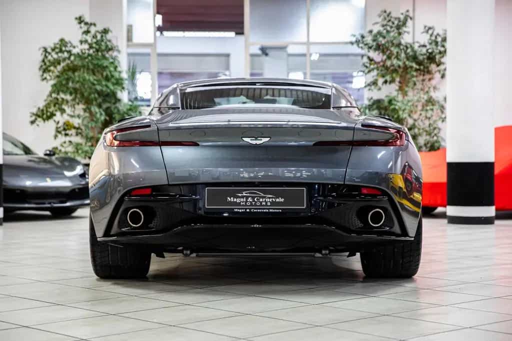 Aston Martin DB11 V12 AMR - Carbon - Bang & Olufsen 03/2017-photo-8