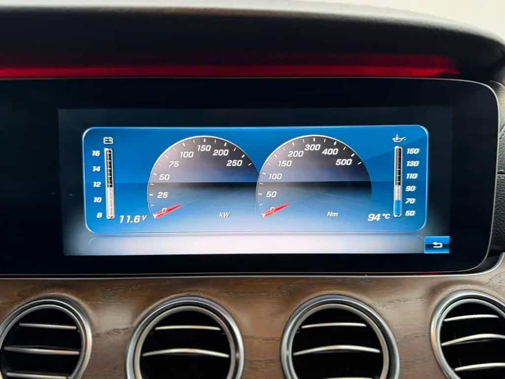 Mercedes-Benz E-Class 400 4M AMG-Line/Widescreen/ACC/Sitzklima/AirM 03/2017-photo-28