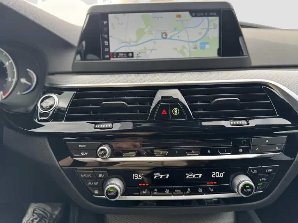 BMW 5 Series 520 d M Sport/HUD/Alcantara/Kamera/Top Zustand/ 12/2018-photo-17