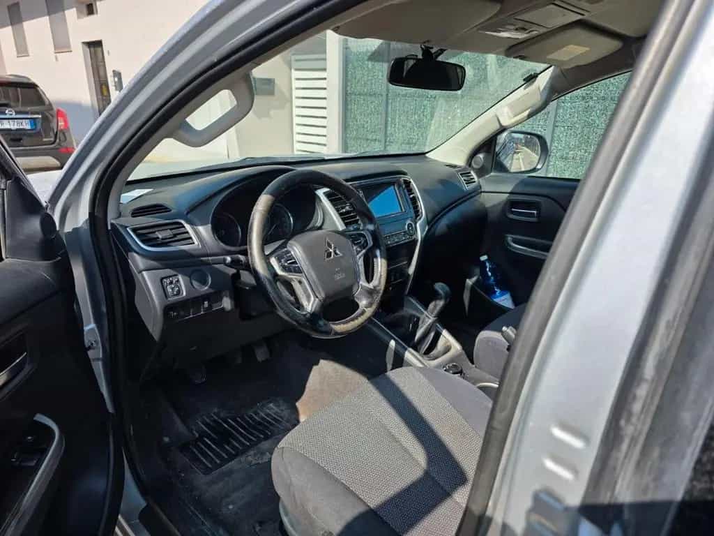 Mitsubishi L200 2.3 D Club Cab 4x4 Super Select 03/2020-photo-10