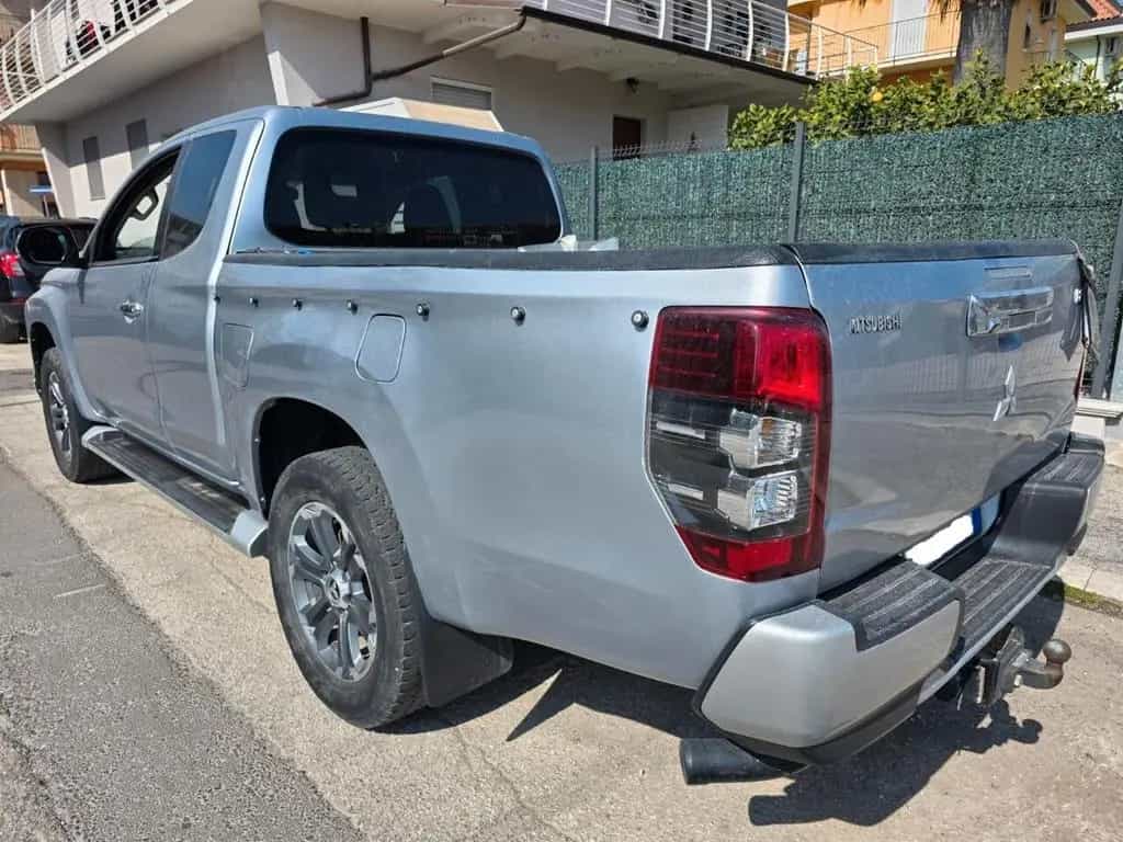 Mitsubishi L200 2.3 D Club Cab 4x4 Super Select 03/2020-photo-4