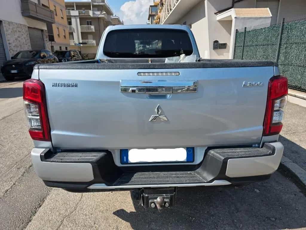 Mitsubishi L200 2.3 D Club Cab 4x4 Super Select 03/2020-photo-5