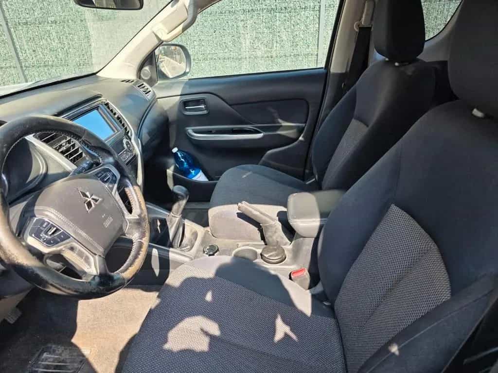 Mitsubishi L200 2.3 D Club Cab 4x4 Super Select 03/2020-photo-9