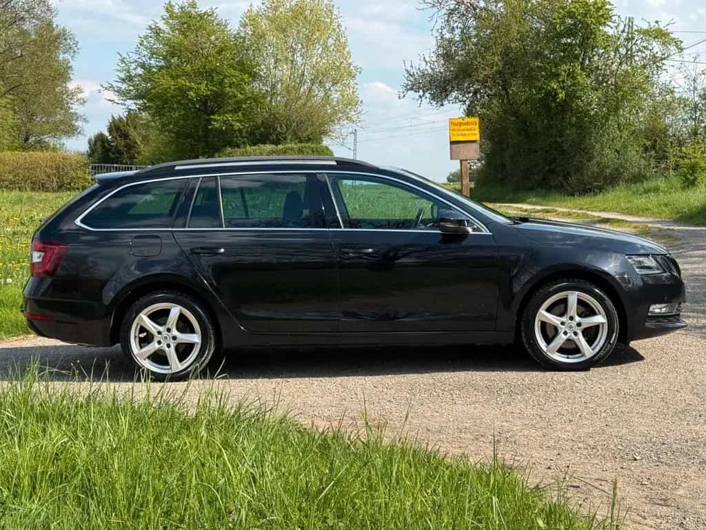 Skoda Style 4x4 | AUTOMATIK, LED, TEMPOMAT, KEYLESS 06/2018-photo-3