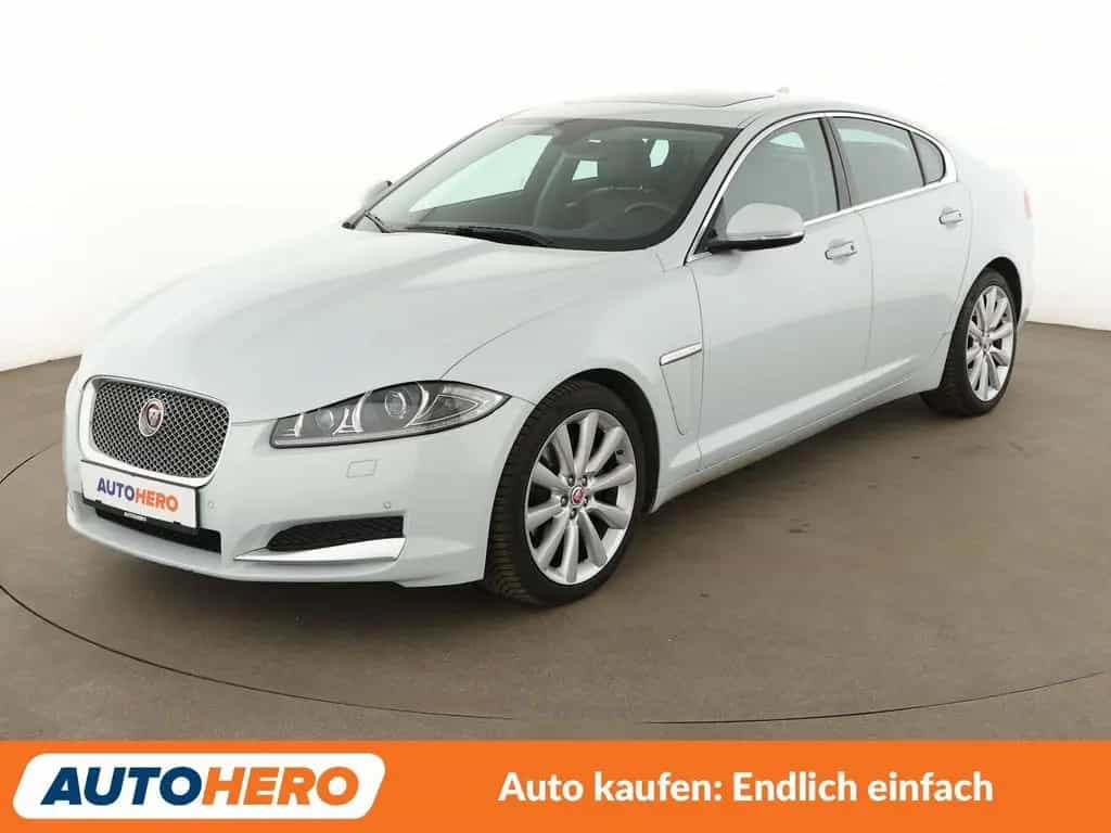 Jaguar XF 2.2 D Aut*NAVI*XENON*TEMPO*CAM*PDC*SHZ* 08/2015-photo-0