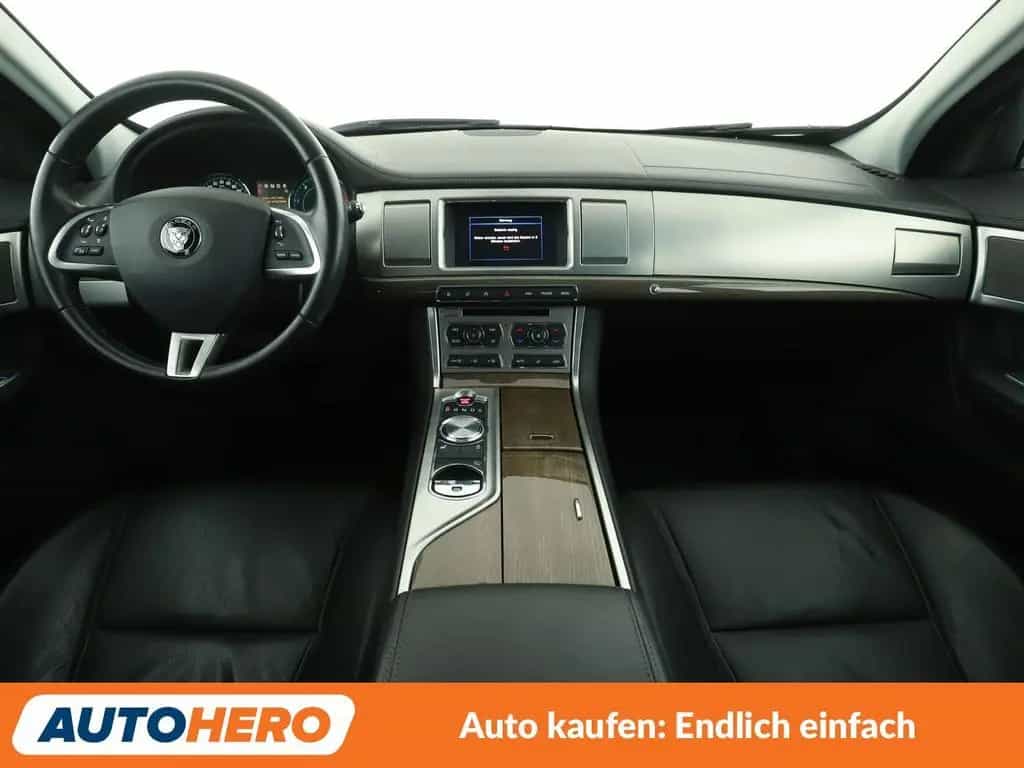 Jaguar XF 2.2 D Aut*NAVI*XENON*TEMPO*CAM*PDC*SHZ* 08/2015-photo-11