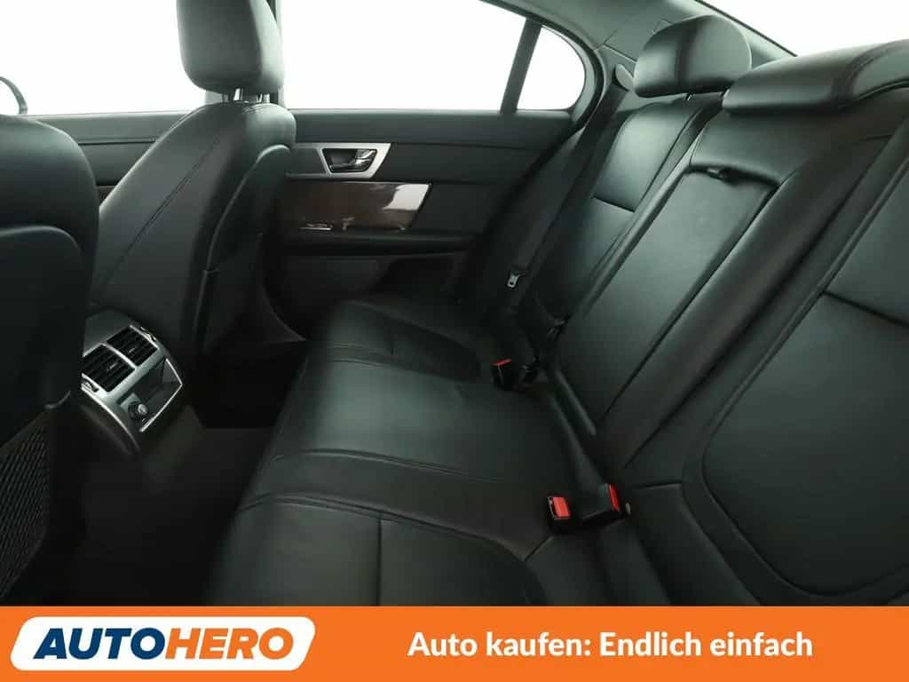 Jaguar XF 2.2 D Aut*NAVI*XENON*TEMPO*CAM*PDC*SHZ* 08/2015-photo-13