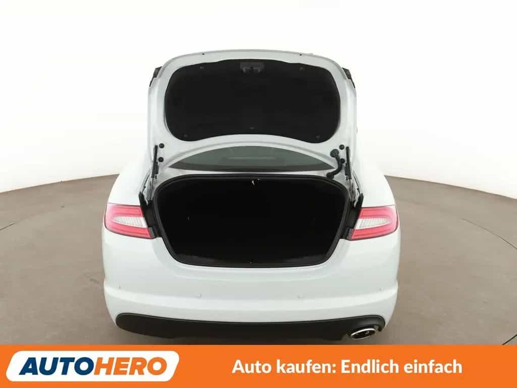 Jaguar XF 2.2 D Aut*NAVI*XENON*TEMPO*CAM*PDC*SHZ* 08/2015-photo-16