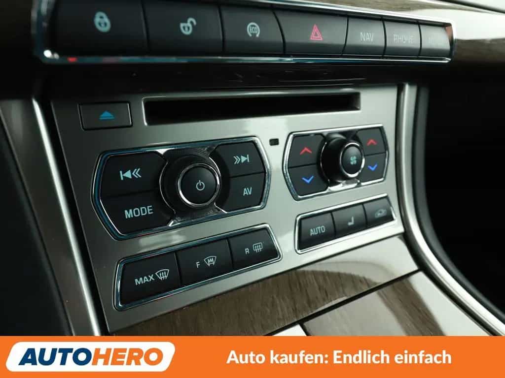 Jaguar XF 2.2 D Aut*NAVI*XENON*TEMPO*CAM*PDC*SHZ* 08/2015-photo-22