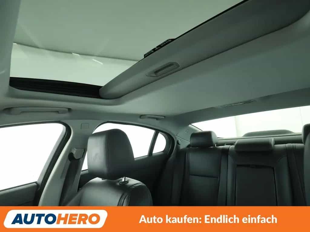 Jaguar XF 2.2 D Aut*NAVI*XENON*TEMPO*CAM*PDC*SHZ* 08/2015-photo-25