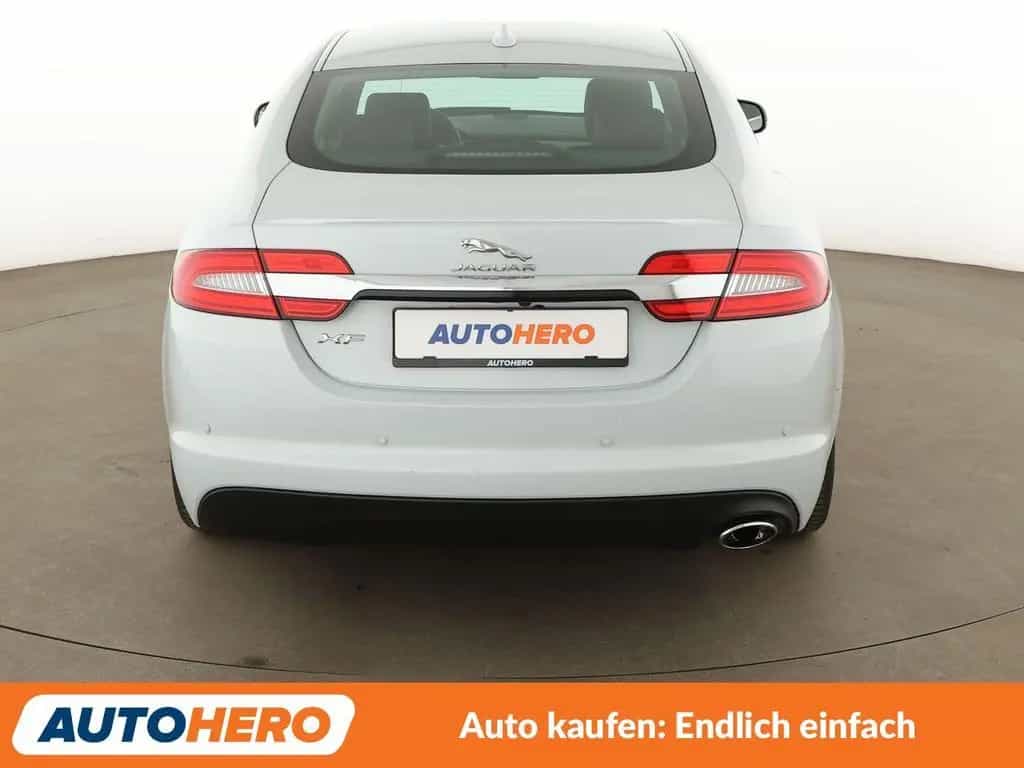 Jaguar XF 2.2 D Aut*NAVI*XENON*TEMPO*CAM*PDC*SHZ* 08/2015-photo-4