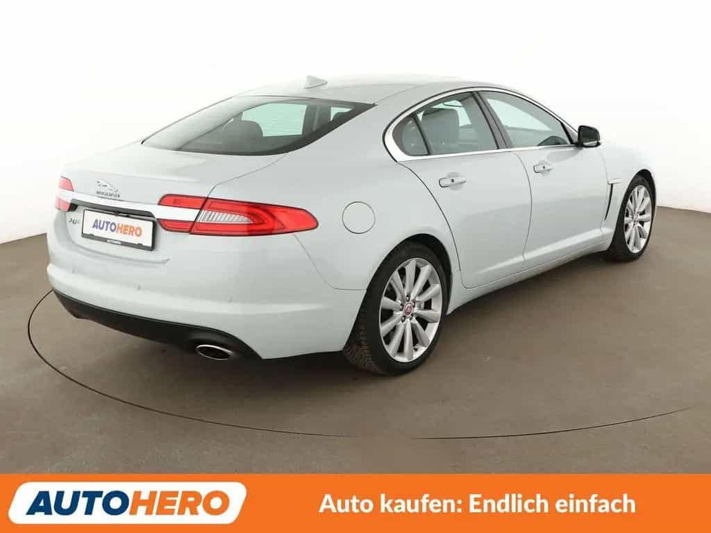 Jaguar XF 2.2 D Aut*NAVI*XENON*TEMPO*CAM*PDC*SHZ* 08/2015-photo-5