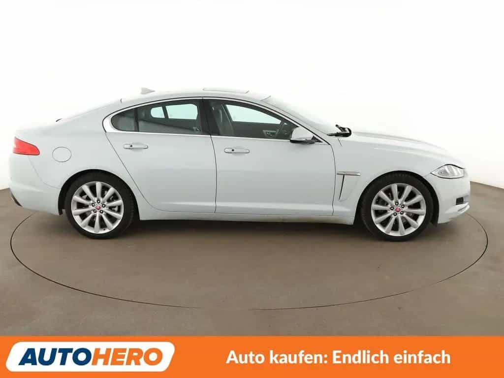 Jaguar XF 2.2 D Aut*NAVI*XENON*TEMPO*CAM*PDC*SHZ* 08/2015-photo-6