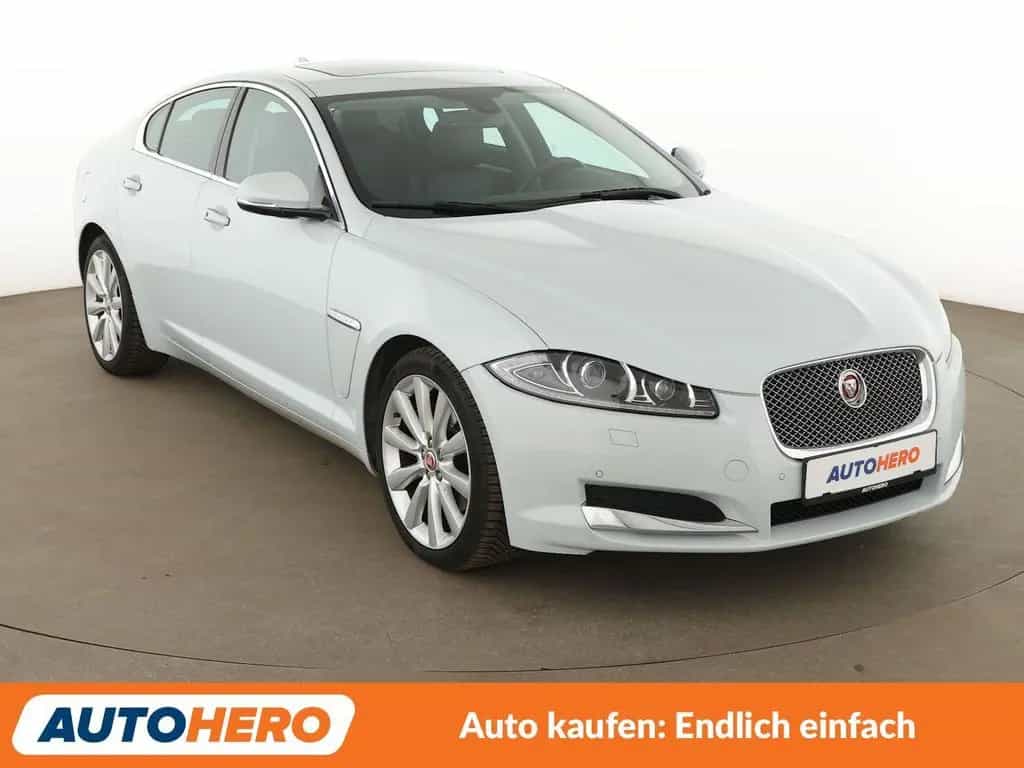 Jaguar XF 2.2 D Aut*NAVI*XENON*TEMPO*CAM*PDC*SHZ* 08/2015-photo-7