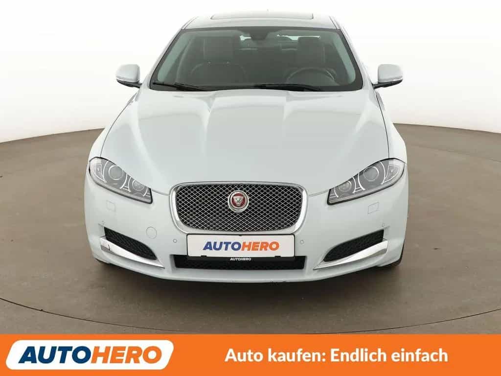 Jaguar XF 2.2 D Aut*NAVI*XENON*TEMPO*CAM*PDC*SHZ* 08/2015-photo-8