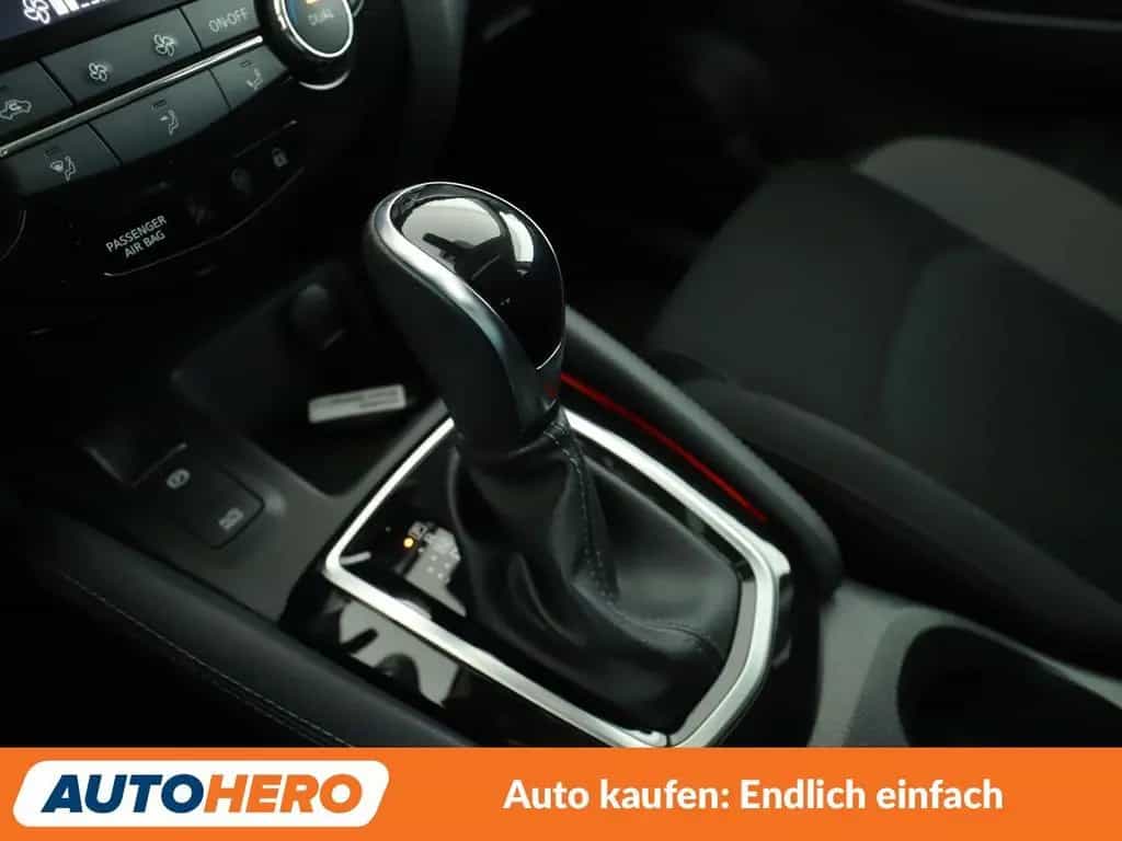 Nissan Qashqai 1.3 DIG-T N-Connecta Aut*NAVI*TEMPO*CAM* 03/2020-photo-22