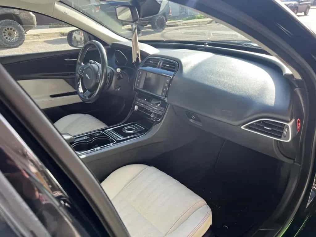 Jaguar XE 2.0 D Turbo aut. Portfolio 03/2016-photo-10