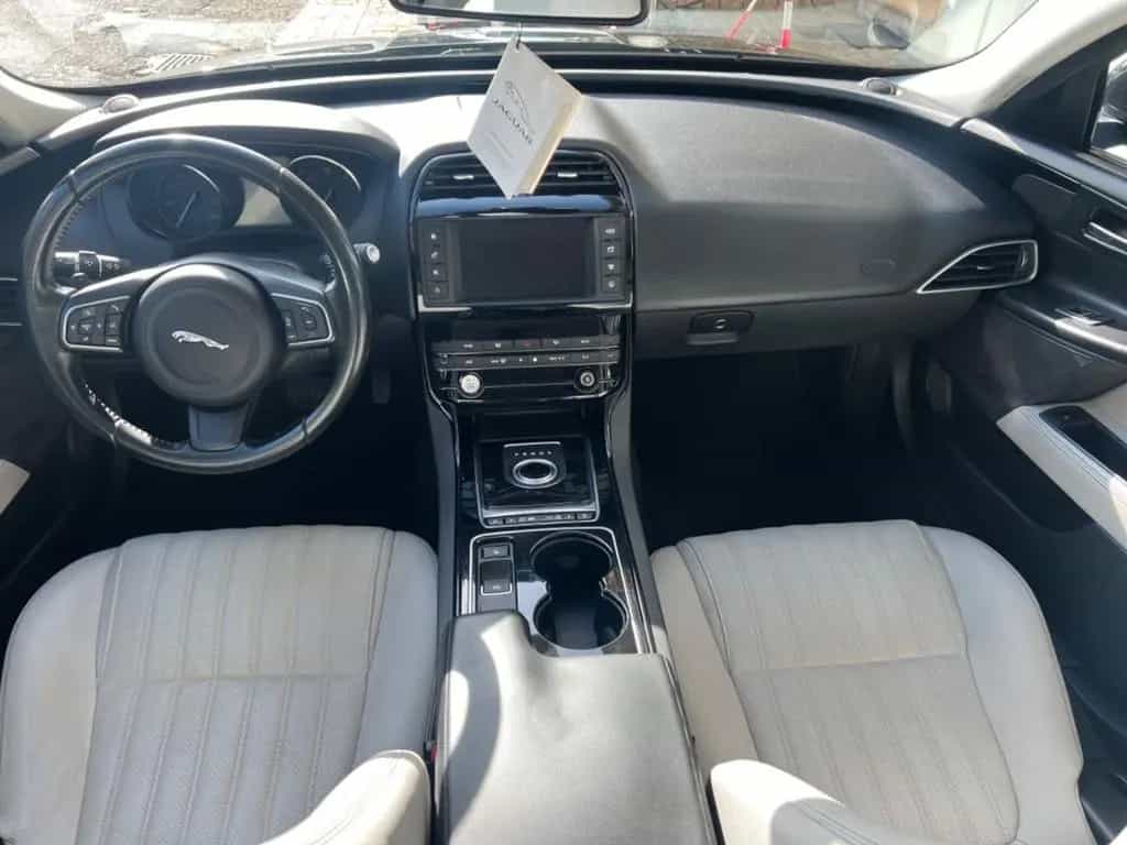 Jaguar XE 2.0 D Turbo aut. Portfolio 03/2016-photo-12