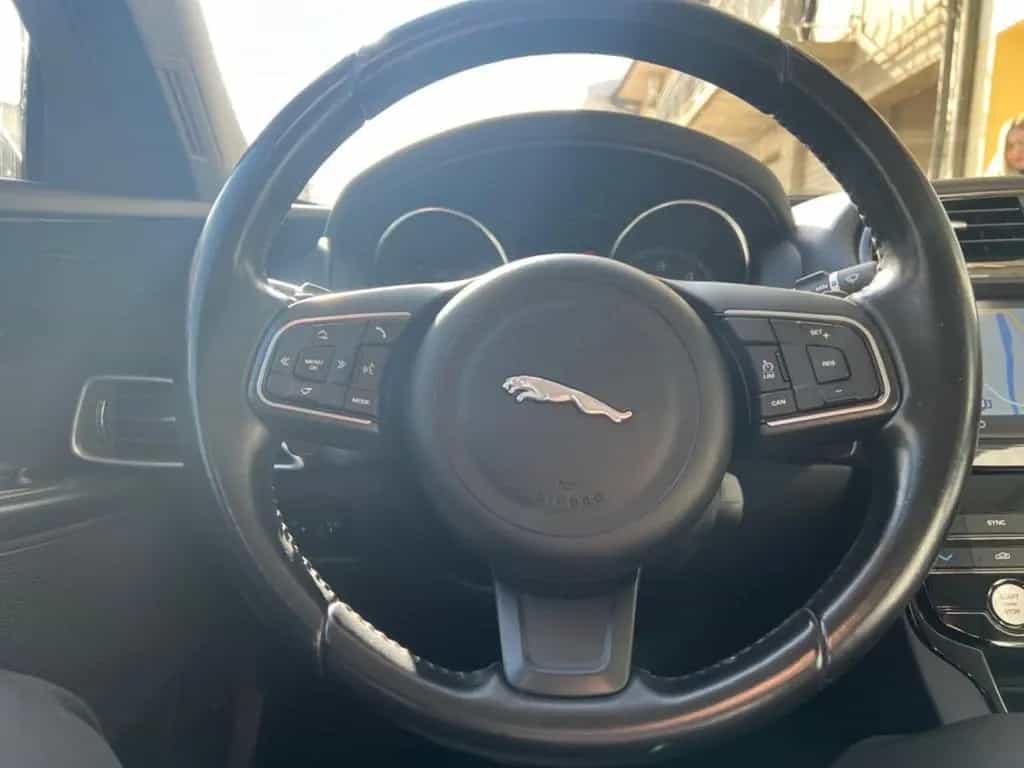 Jaguar XE 2.0 D Turbo aut. Portfolio 03/2016-photo-13