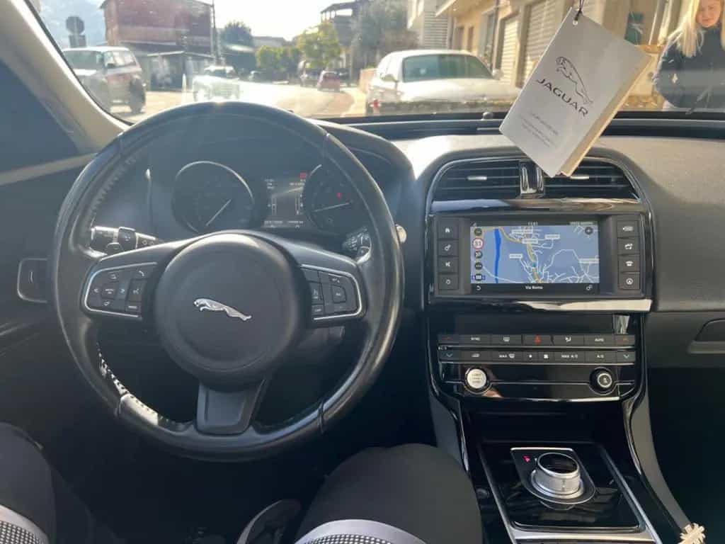 Jaguar XE 2.0 D Turbo aut. Portfolio 03/2016-photo-14
