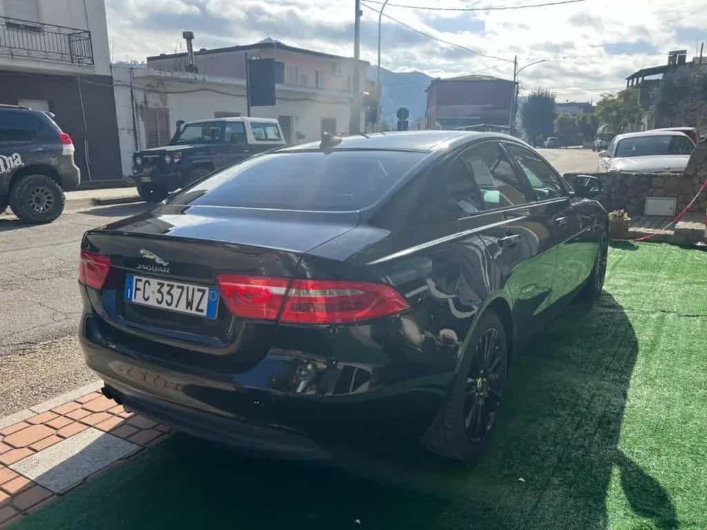 Jaguar XE 2.0 D Turbo aut. Portfolio 03/2016-photo-2