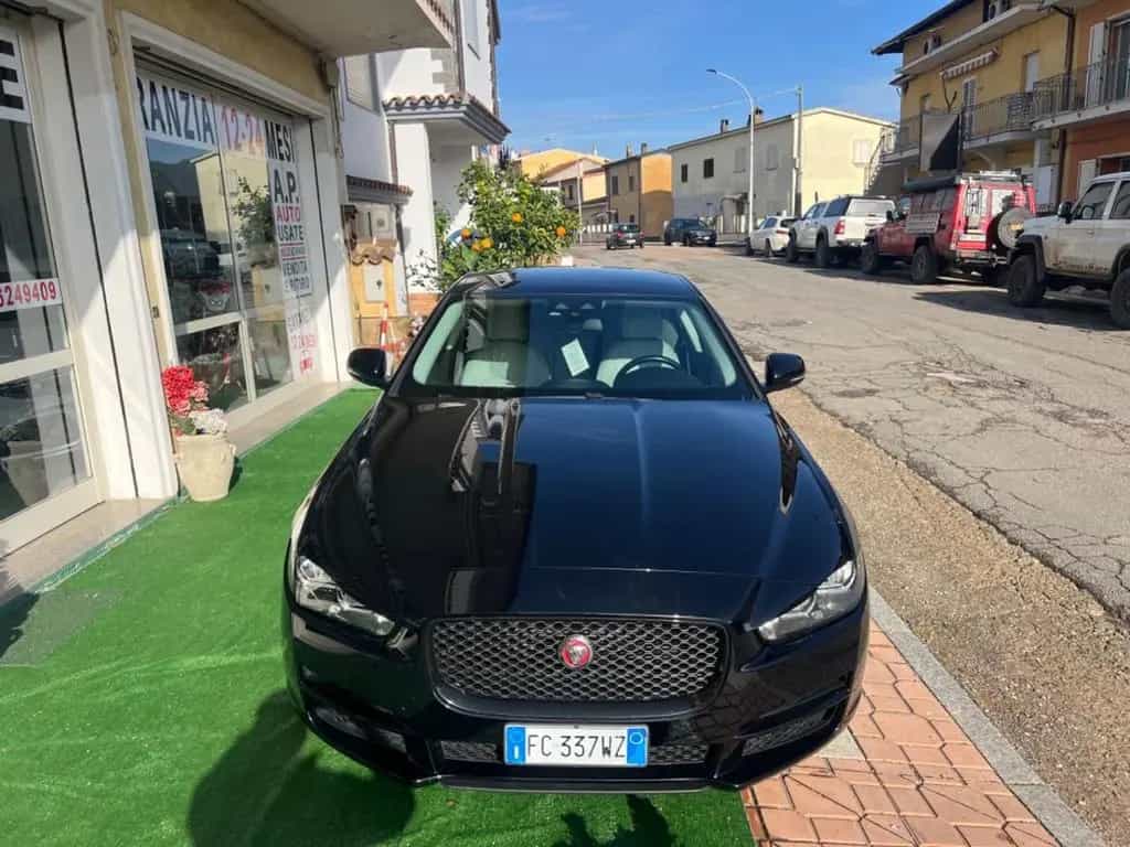 Jaguar XE 2.0 D Turbo aut. Portfolio 03/2016-photo-3
