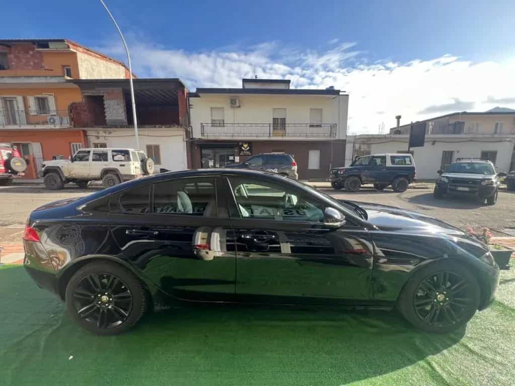 Jaguar XE 2.0 D Turbo aut. Portfolio 03/2016-photo-6