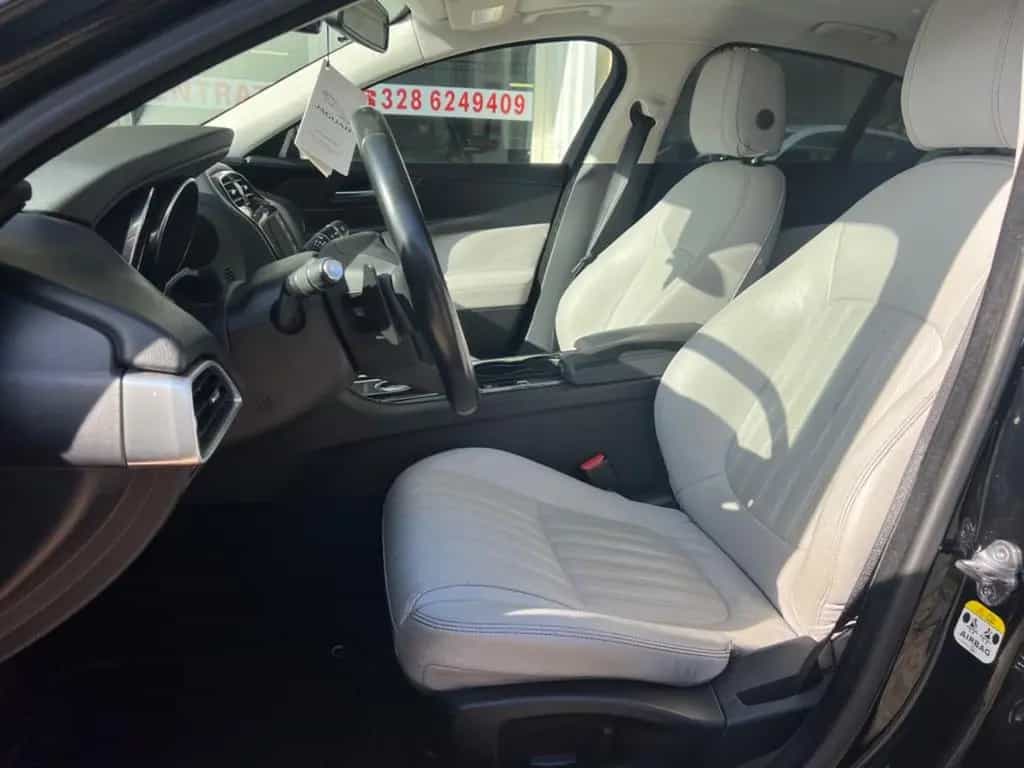 Jaguar XE 2.0 D Turbo aut. Portfolio 03/2016-photo-9