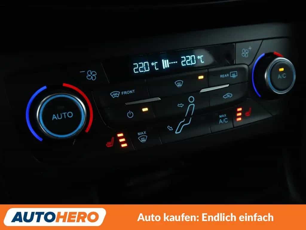 Ford Focus 2.0 TDCi Titanium Aut*NAVI*TEMPO*PDC*SHZ* 09/2016-photo-21