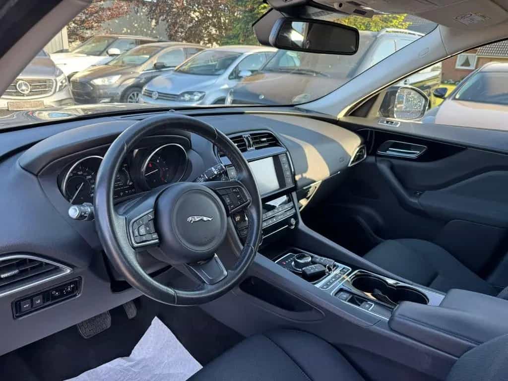 Jaguar F-Pace Pure AWD SHZ TEMPOMAT 1. Hand Scheckheft 03/2017-photo-10