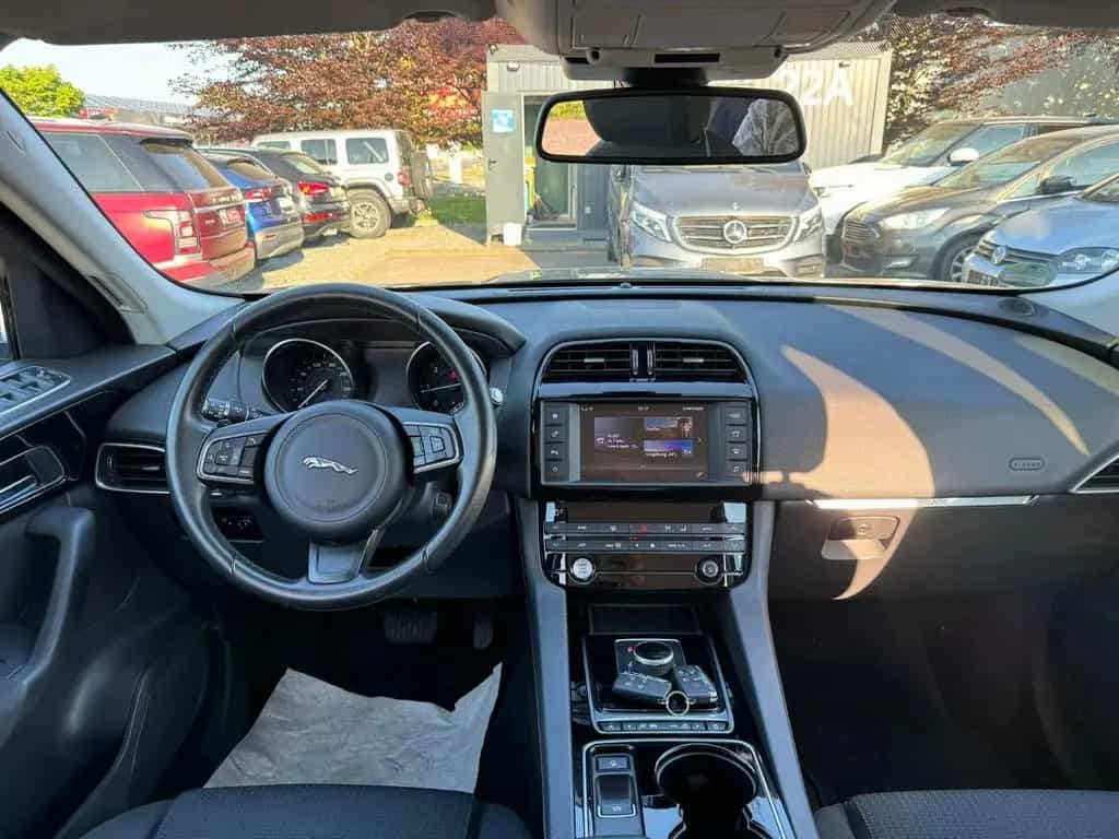 Jaguar F-Pace Pure AWD SHZ TEMPOMAT 1. Hand Scheckheft 03/2017-photo-13